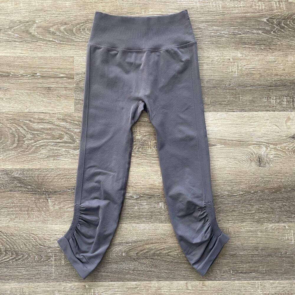 Lululemon Ebb To Street Crop Legging in Moonwalk - Picture 2 of 11